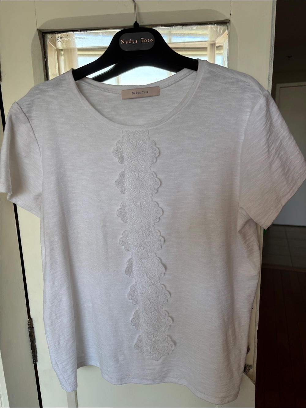 NADYA TOTO White short sleeves top size M. Feminine lace detail